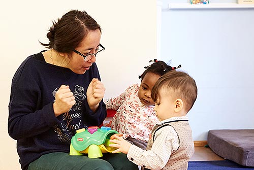 Betreuung der Kleinkinder und spielerische Förderung in der deutschen Standartsprache in den Gebäuden des K5 Basel während der Kurszeiten.
