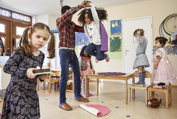 Hauseigener Hort mit spielerischem Lernen für Kleinkinder, betreut im K5 Basler Kurszentrum mit Deutschkursen für Migrant/-innen.